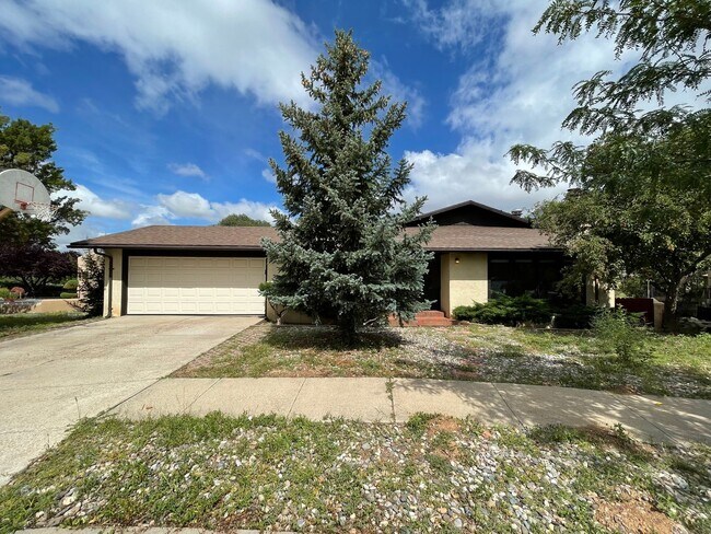 Building Photo - 2134 Candelero St
