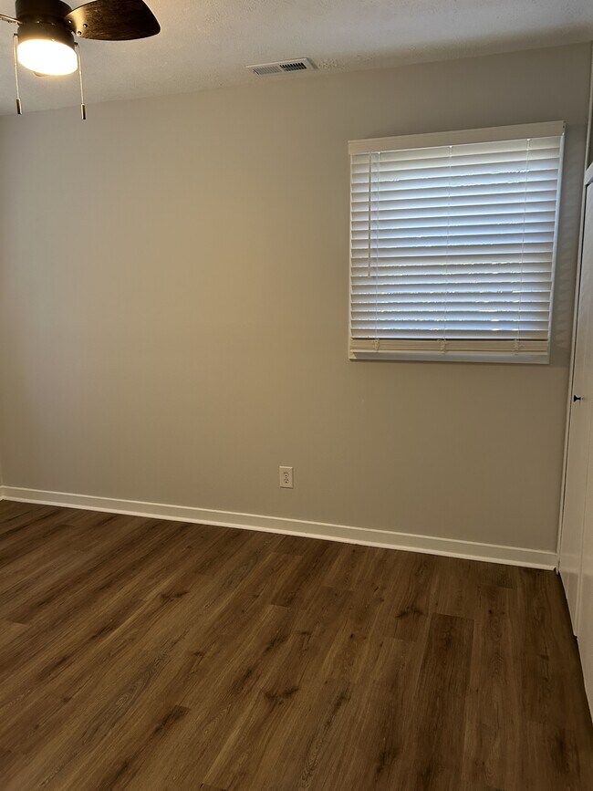 Building Photo - 702 62nd Ave N