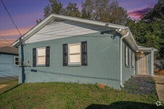 Building Photo - 1 Month Free Rent! Fully Renovated 2BR/1BA...