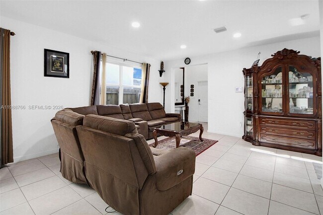 Building Photo - 1382 SE 26th Rd