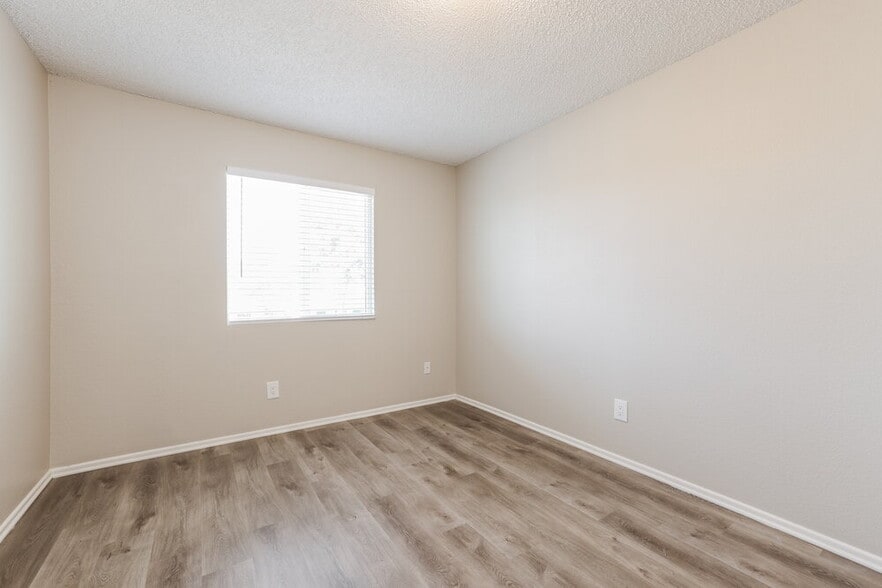 Building Photo - 2811 W Calle Del Tigre