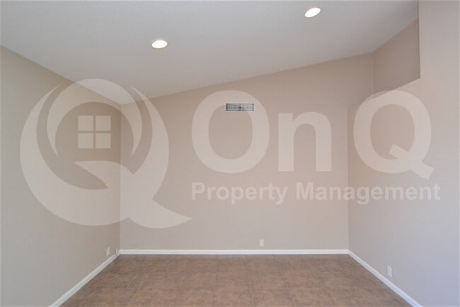 Building Photo - 510 S Lagoon Dr