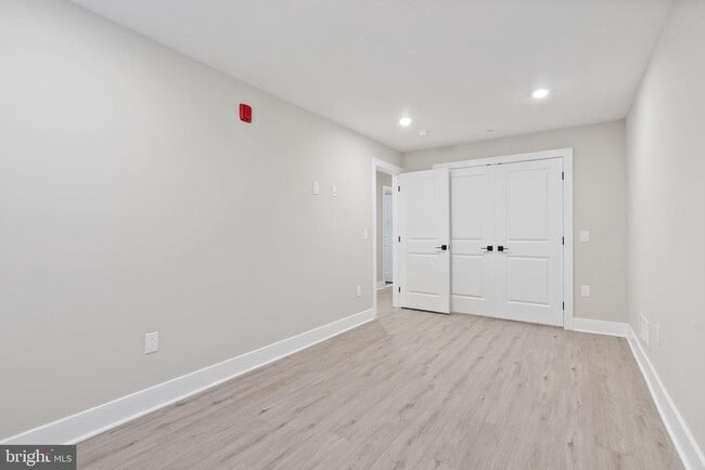 Building Photo - 408 N Front St