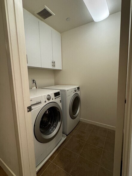 Building Photo - 32 Finch