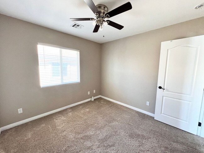 Building Photo - 102 S Pointe Way