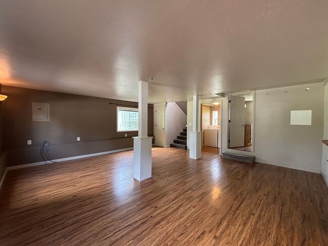 Building Photo - 1402 S Willson Ave