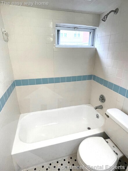 Building Photo - 26 Kenwood St