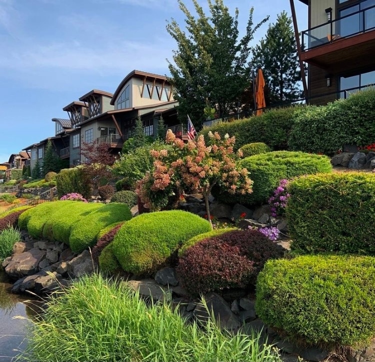 walk way to restaurants and bike path. - 2090 W Bellerive Ln