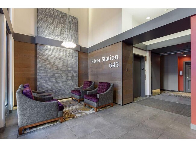 Building Photo - 645 N 1st St