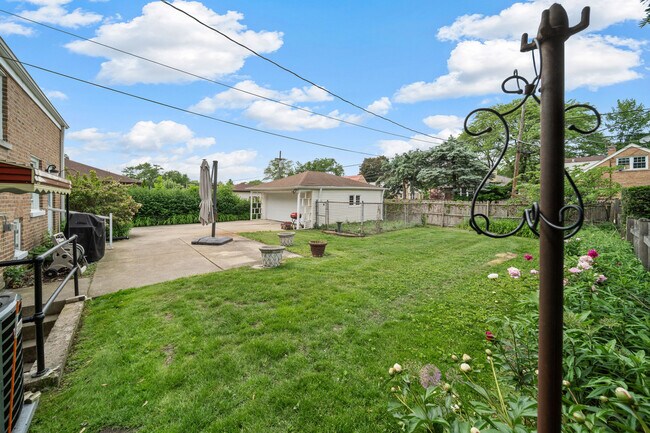 Building Photo - 5320 Suffield Ct