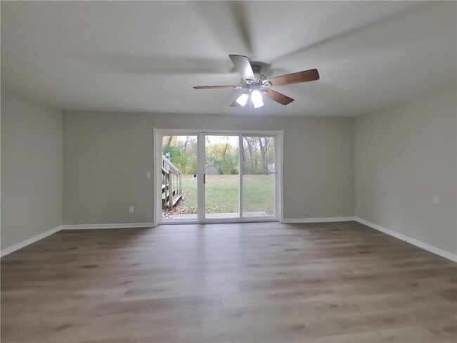 Building Photo - 2661 Oak Ridge Dr