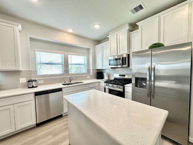 Building Photo - Charming 4-Bedroom Retreat with Granite Accents & Hardwood Elegance in Alvin!