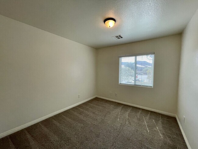 Building Photo - Great 3 bedroom Townhome Available Soon!