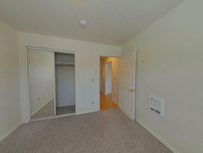 Building Photo - 3 Bedroom House + Bonus Room ~ Close to Ca...