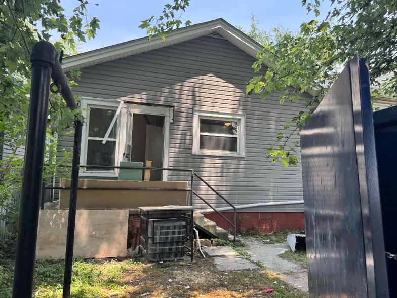 Building Photo - 504 Brentwood Ave