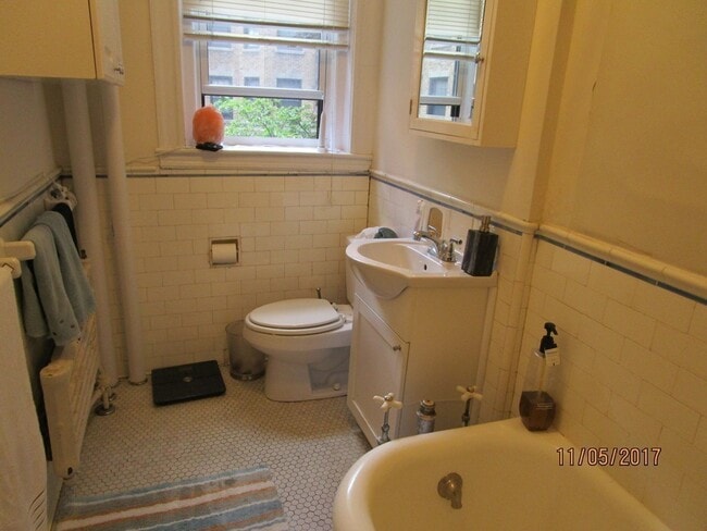 Building Photo - 116 Riverway