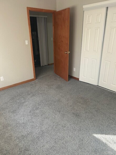 Building Photo - 1618 Maxen Dr