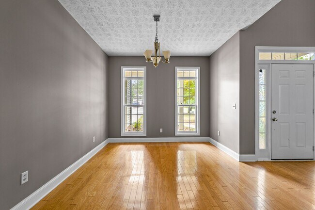 Building Photo - 4BR Home with Screened Porch Walkable to Downtown Senoia