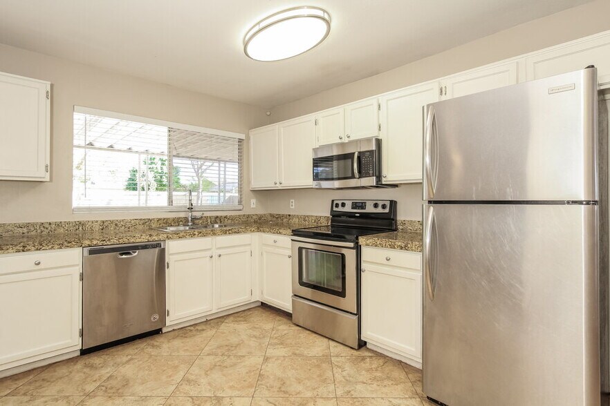 Building Photo - 1314 W Rockwell Dr
