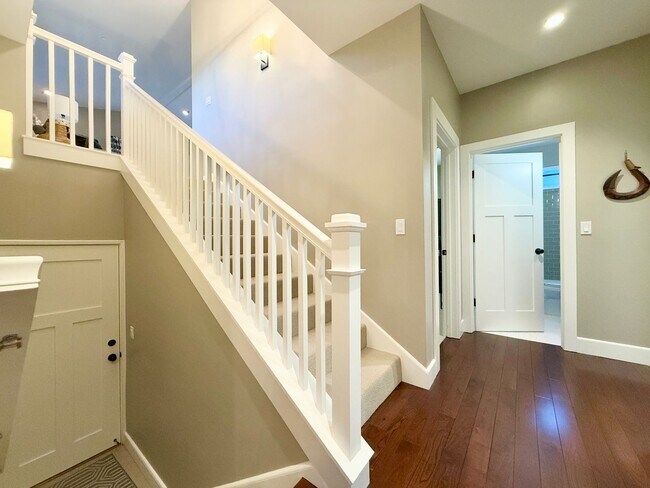 Building Photo - 251 San Pedro Ave