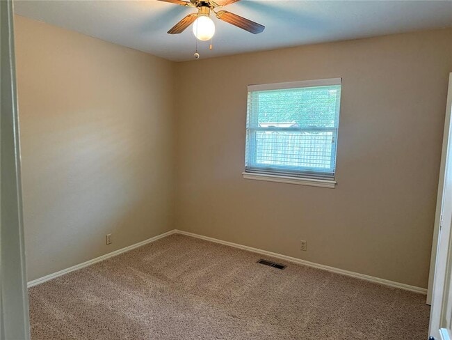 Building Photo - 1018 Claremont Dr