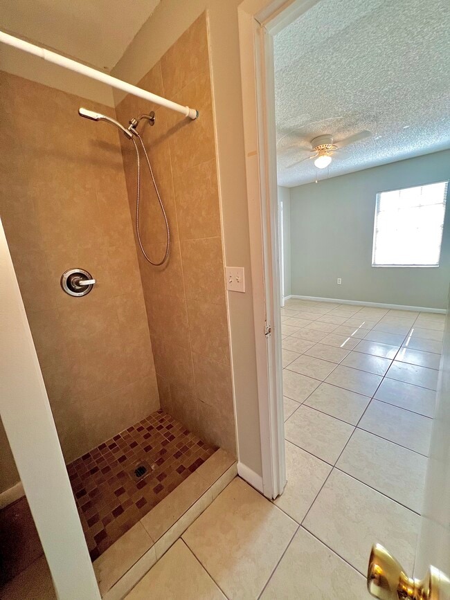 Building Photo - Lakeland Oregon Duplex