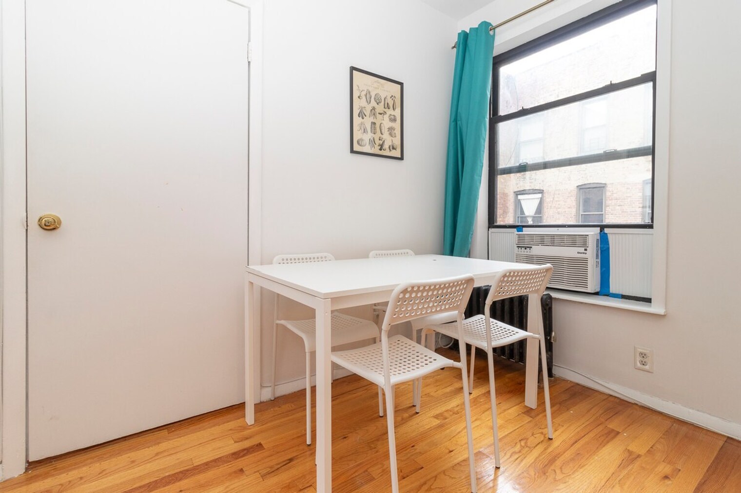 Building Photo - 130 E 95th St