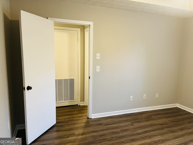 Building Photo - 12 Fredda Ln