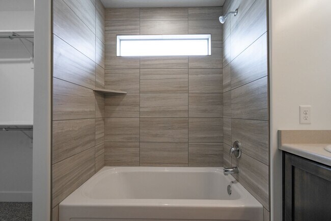 Building Photo - Desert Canyons End Unit – 4-Bedroom, 2.5-B...