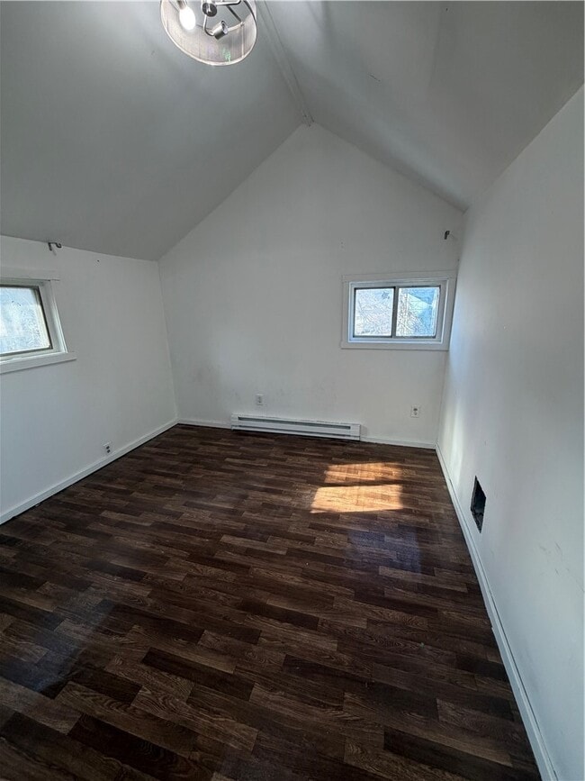 Building Photo - 752 S Main St