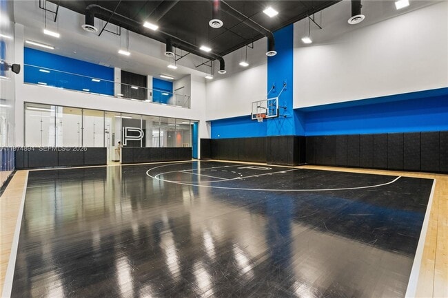 Building Photo - 851 NE 1st Ave