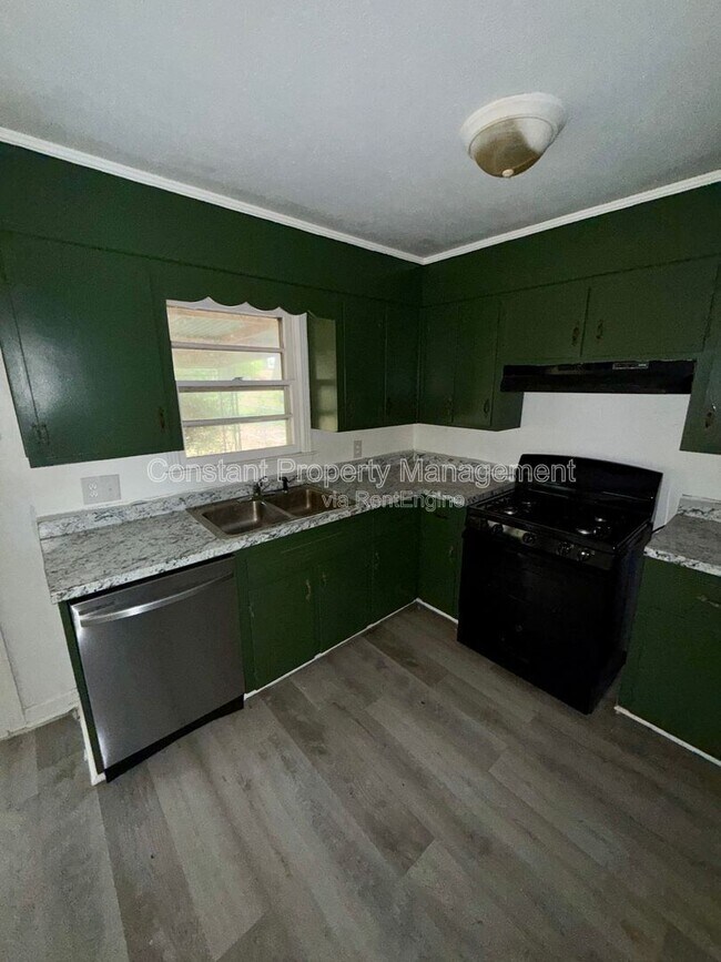 Building Photo - 4158 Log Cabin Dr