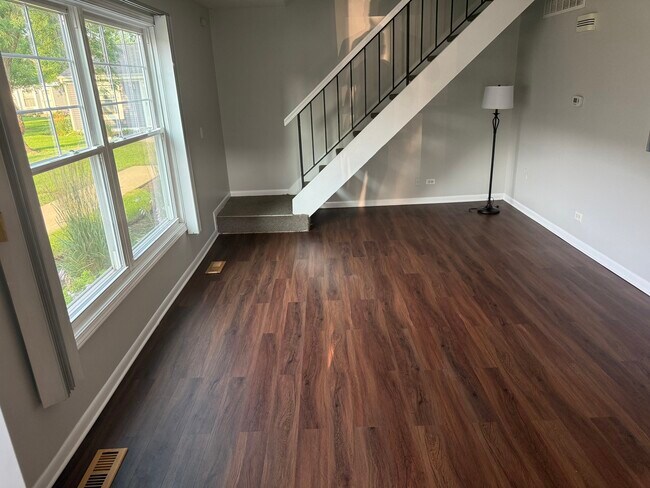 Building Photo - 362 Farmington Ln