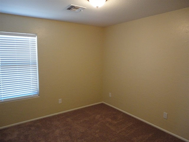 Building Photo - 8409 S 50th Ln