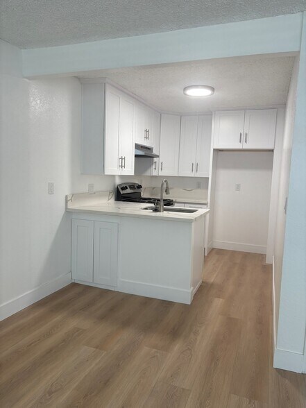 Primary Photo - Excelsior Apartments