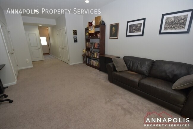 Building Photo - 619 Ravenwood Dr