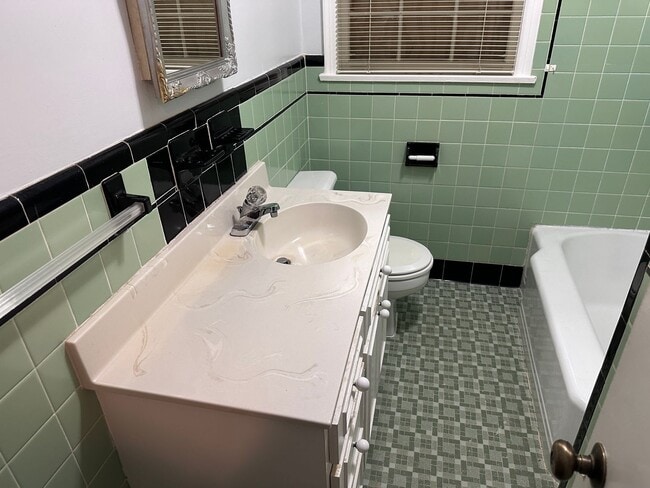 Building Photo - Charming Four Bedroom Brick  Home in Wesle...