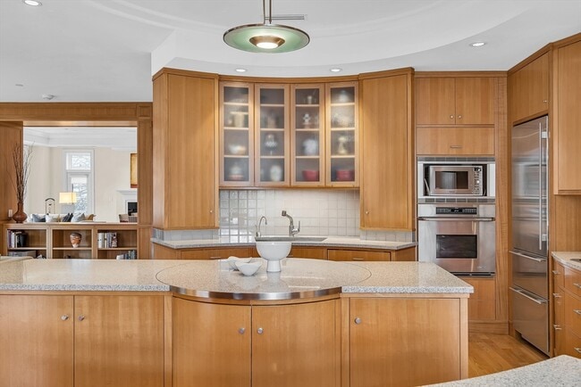 Building Photo - 120 Seaver St