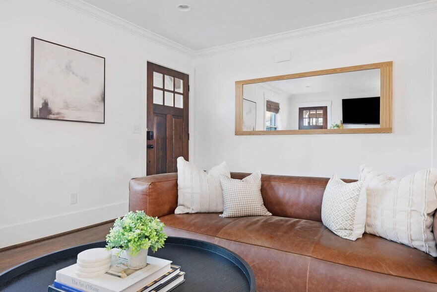 Building Photo - 1701 Neal Terrace