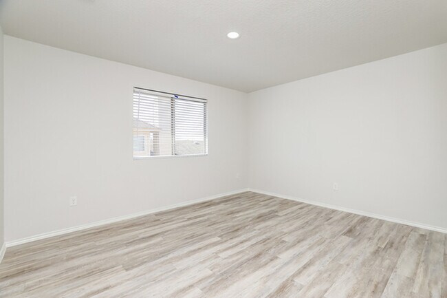 Building Photo - 10602 Hunters Pond
