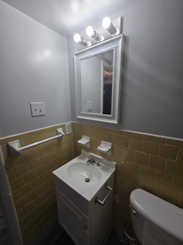 Building Photo - 1209 Nelson St