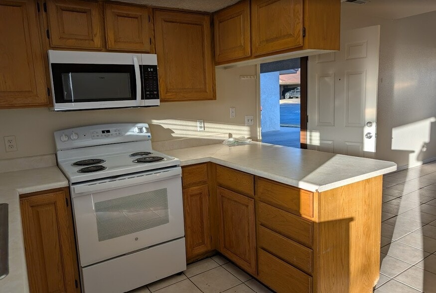 Building Photo - 1075 N 1400 W