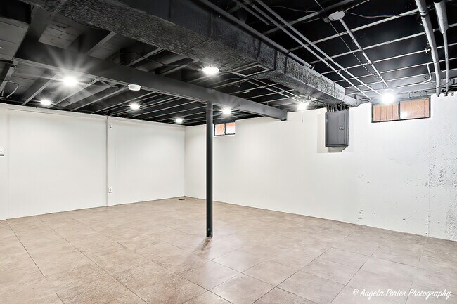 Building Photo - 1219 Brentwood Dr