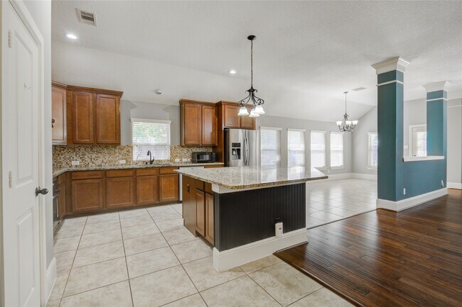 Building Photo - 2422 Monarch Terrace Dr