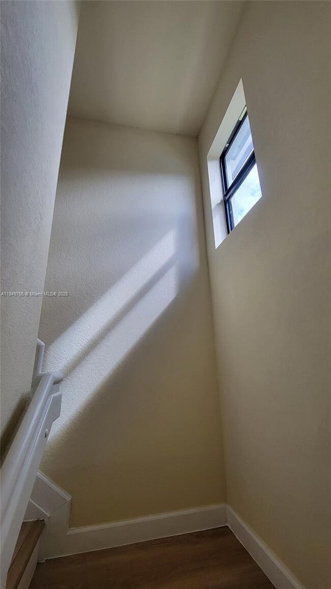 Building Photo - 3223 SE 4th Ct