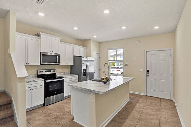 Building Photo - 2 bedroom/ 2.5 bathroom townhome in St Augustine!