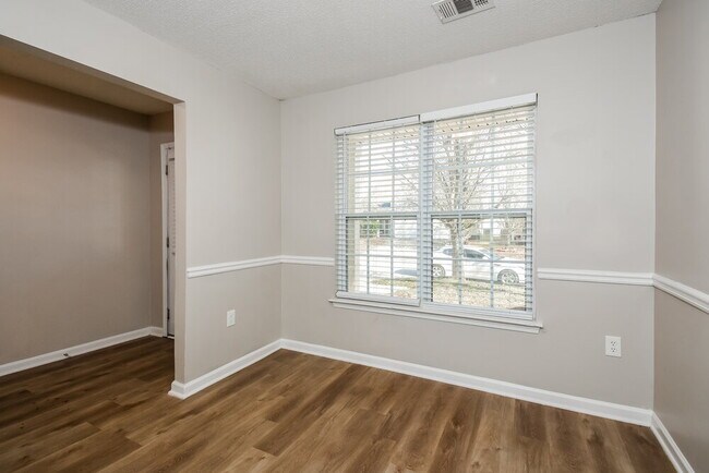 Building Photo - 3004 Summer Breeze Dr