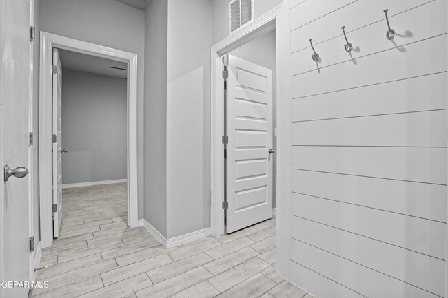 Building Photo - 11133 Blazing Star Pl