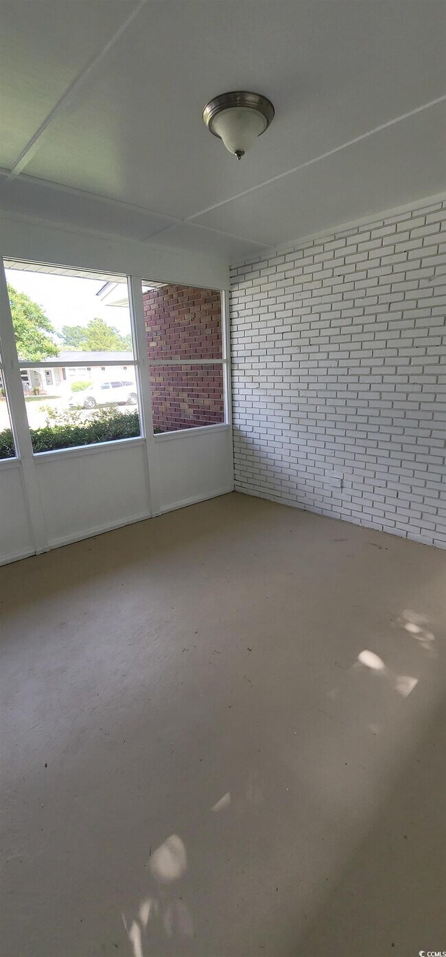 Building Photo - 609 Hibiscus Ave