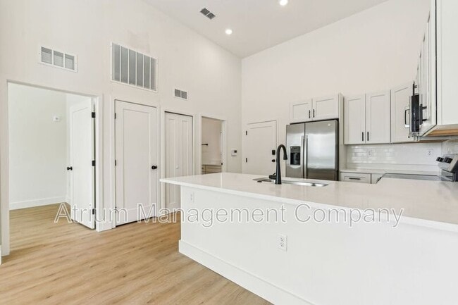 Building Photo - 221 S Bumby Ave